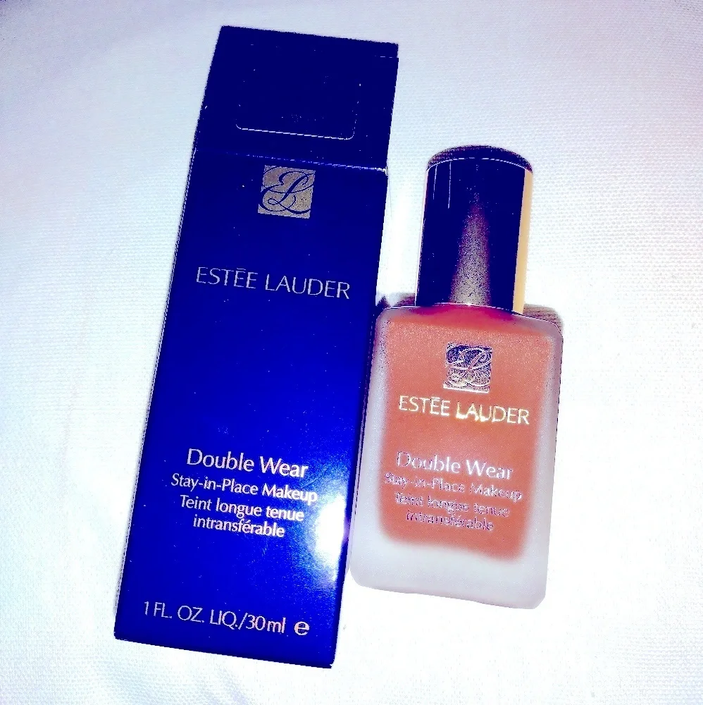 Estee Lauder Double Wear Stay-in-place makeup 7N1 deep amber